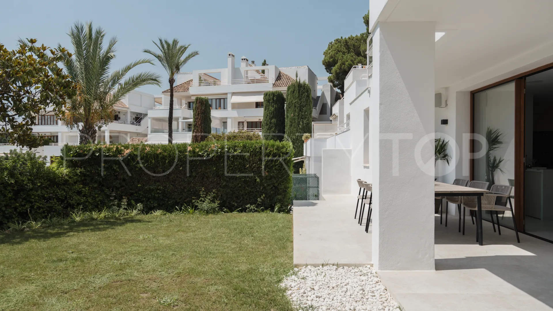 For sale Nueva Andalucia 4 bedrooms ground floor duplex