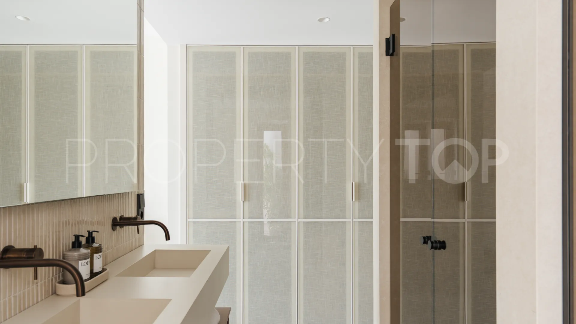 For sale Nueva Andalucia 4 bedrooms ground floor duplex