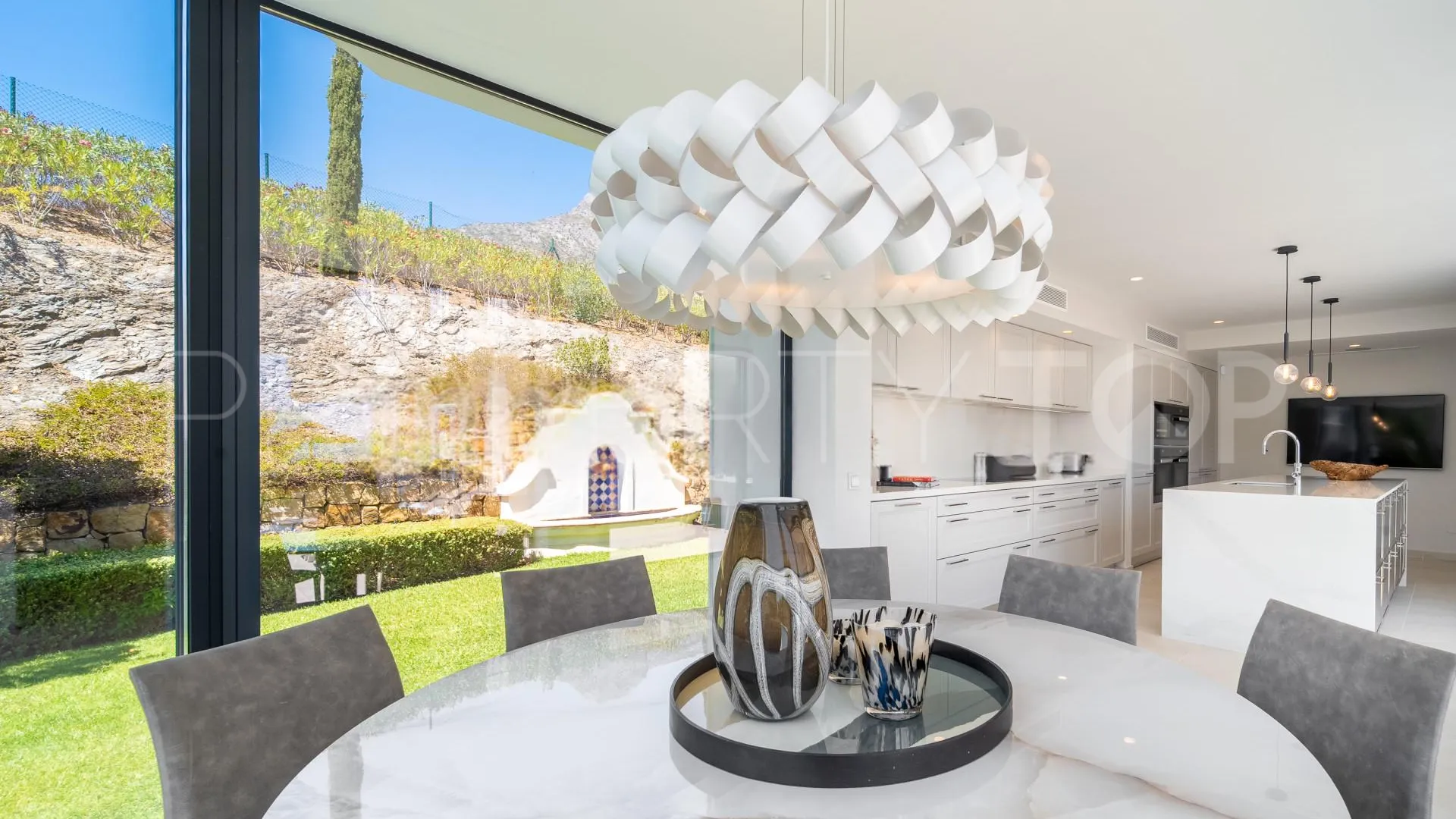 For sale villa with 6 bedrooms in Marbella Hill Club