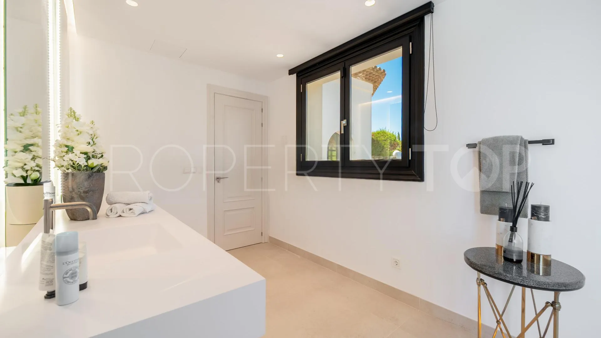 For sale villa with 6 bedrooms in Marbella Hill Club