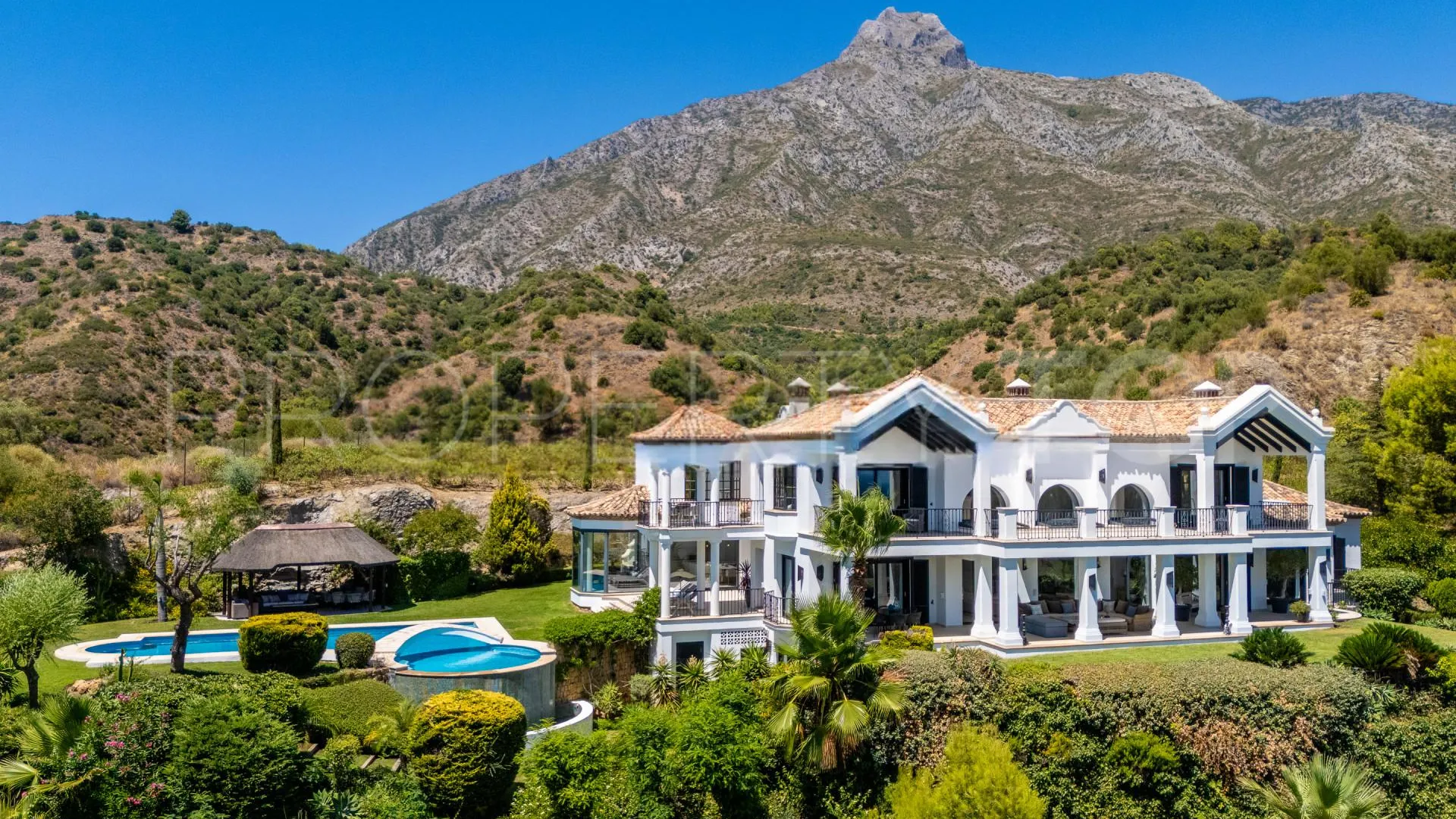 For sale villa with 6 bedrooms in Marbella Hill Club