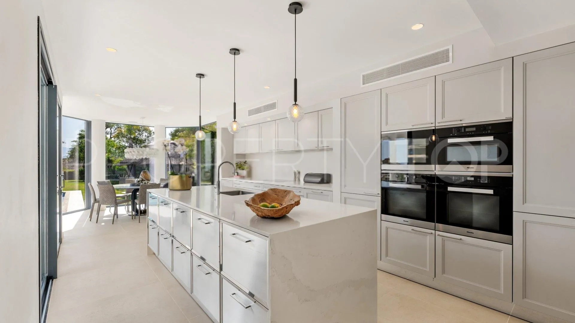 For sale villa with 6 bedrooms in Marbella Hill Club