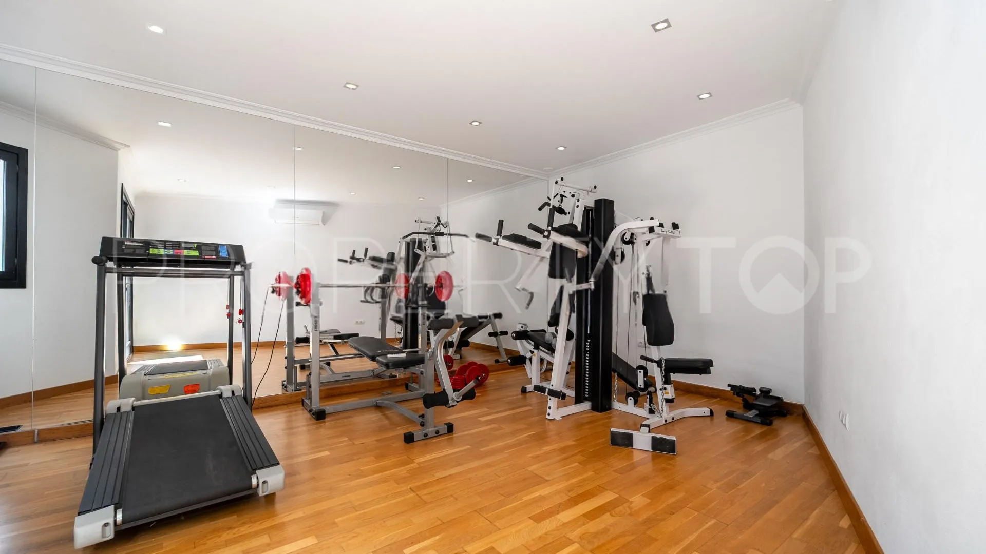 For sale villa with 6 bedrooms in Marbella Hill Club