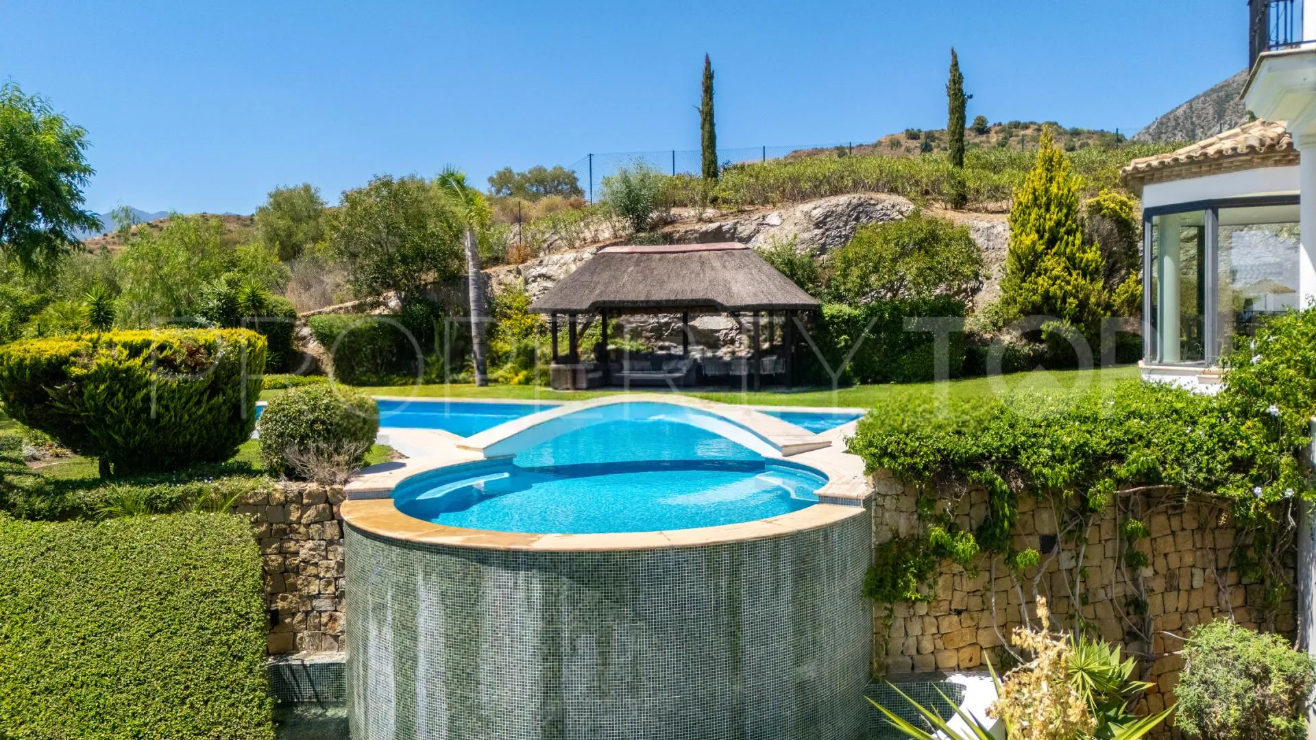 For sale villa with 6 bedrooms in Marbella Hill Club