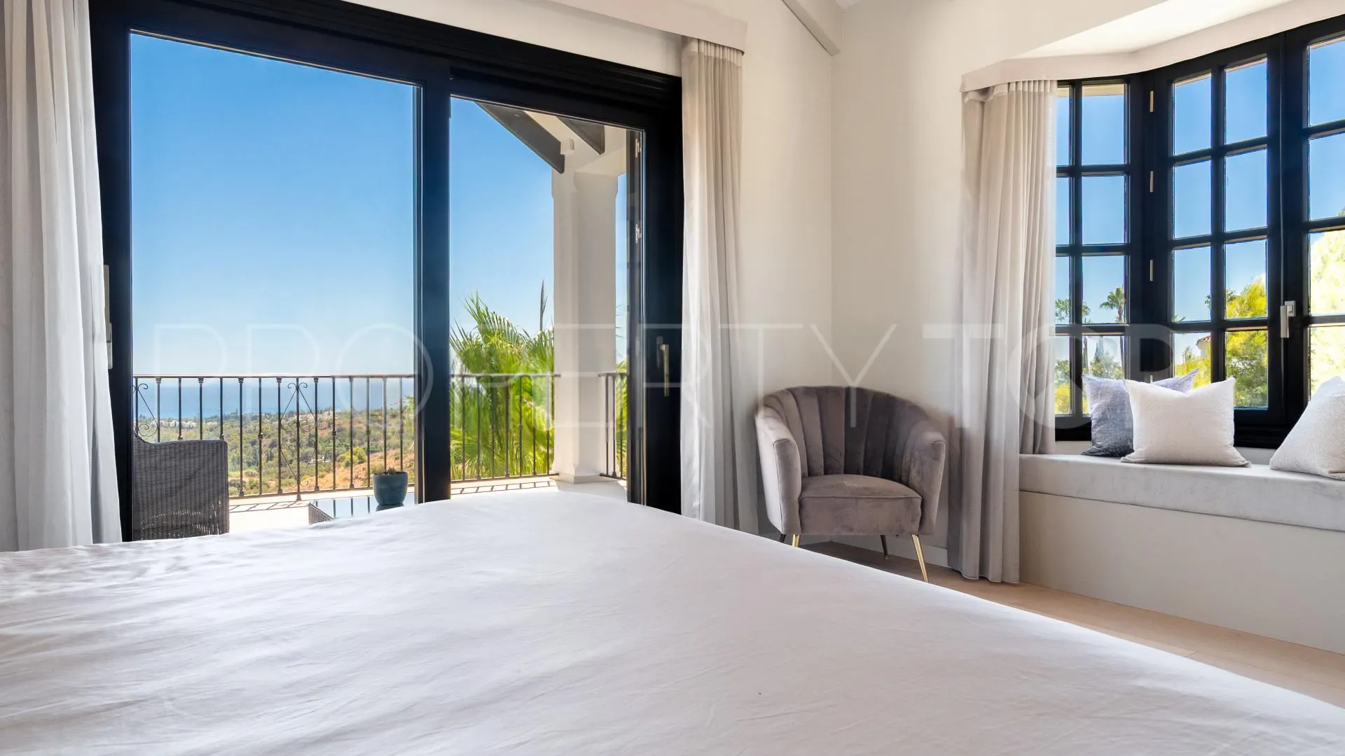For sale villa with 6 bedrooms in Marbella Hill Club