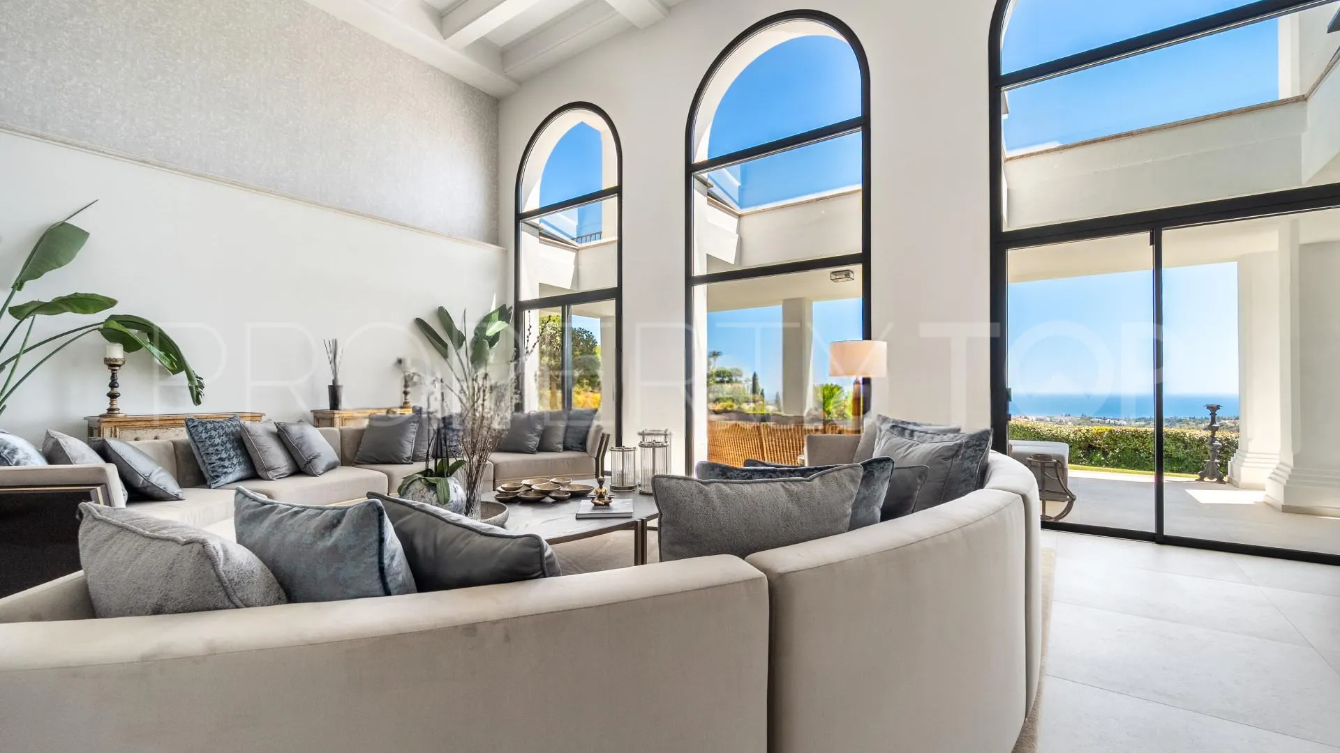 For sale villa with 6 bedrooms in Marbella Hill Club