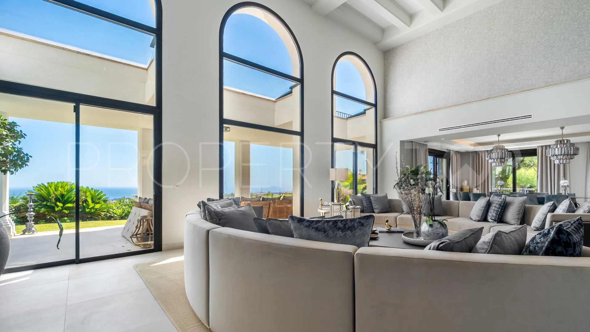 For sale villa with 6 bedrooms in Marbella Hill Club