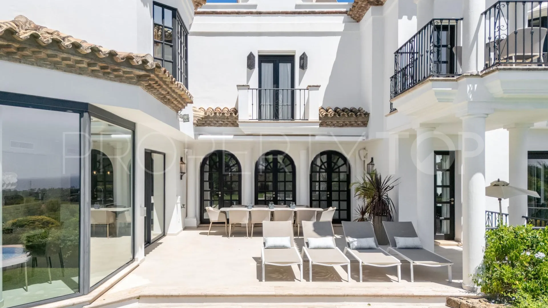 For sale villa with 6 bedrooms in Marbella Hill Club