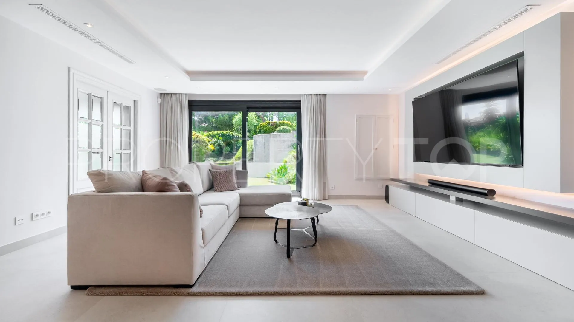 For sale villa with 6 bedrooms in Marbella Hill Club