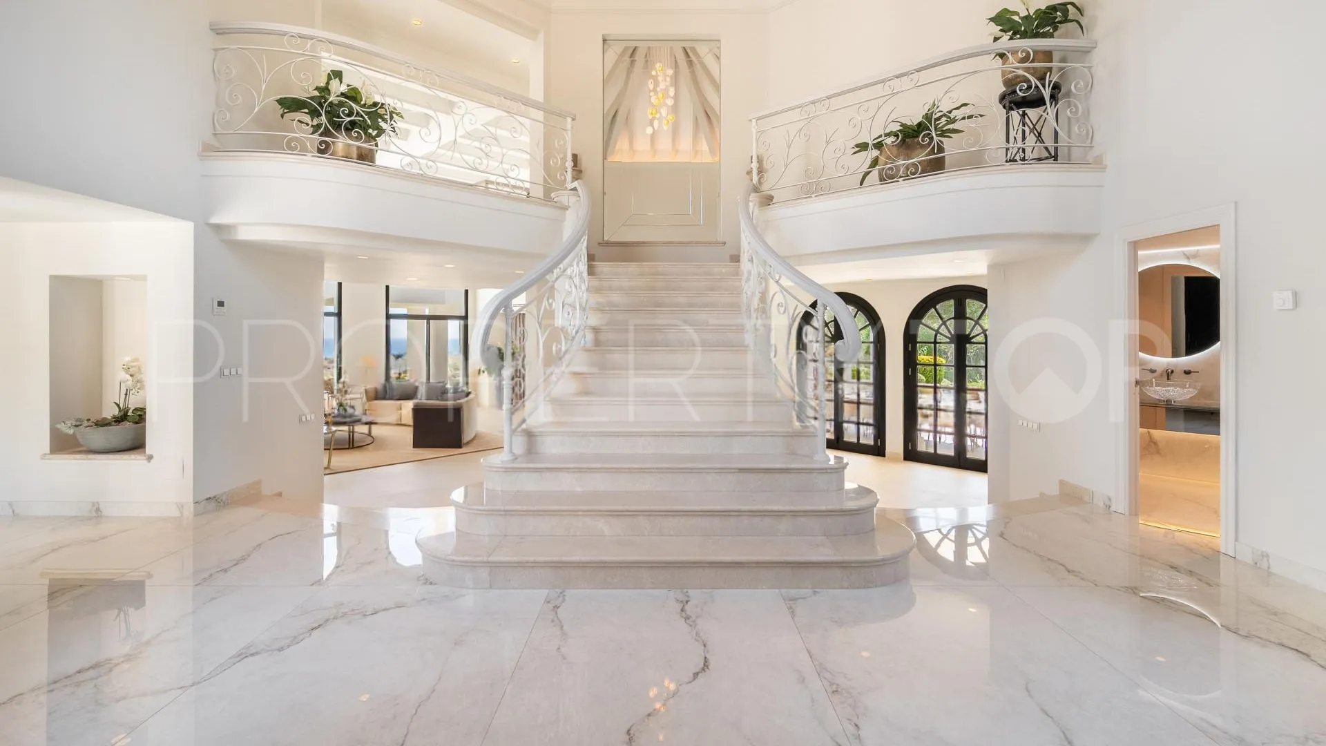 For sale villa with 6 bedrooms in Marbella Hill Club