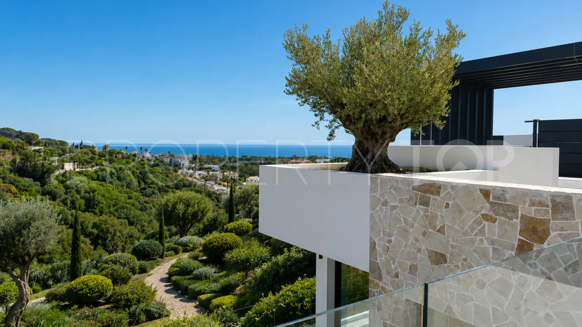 4 bedrooms villa for sale in Elviria
