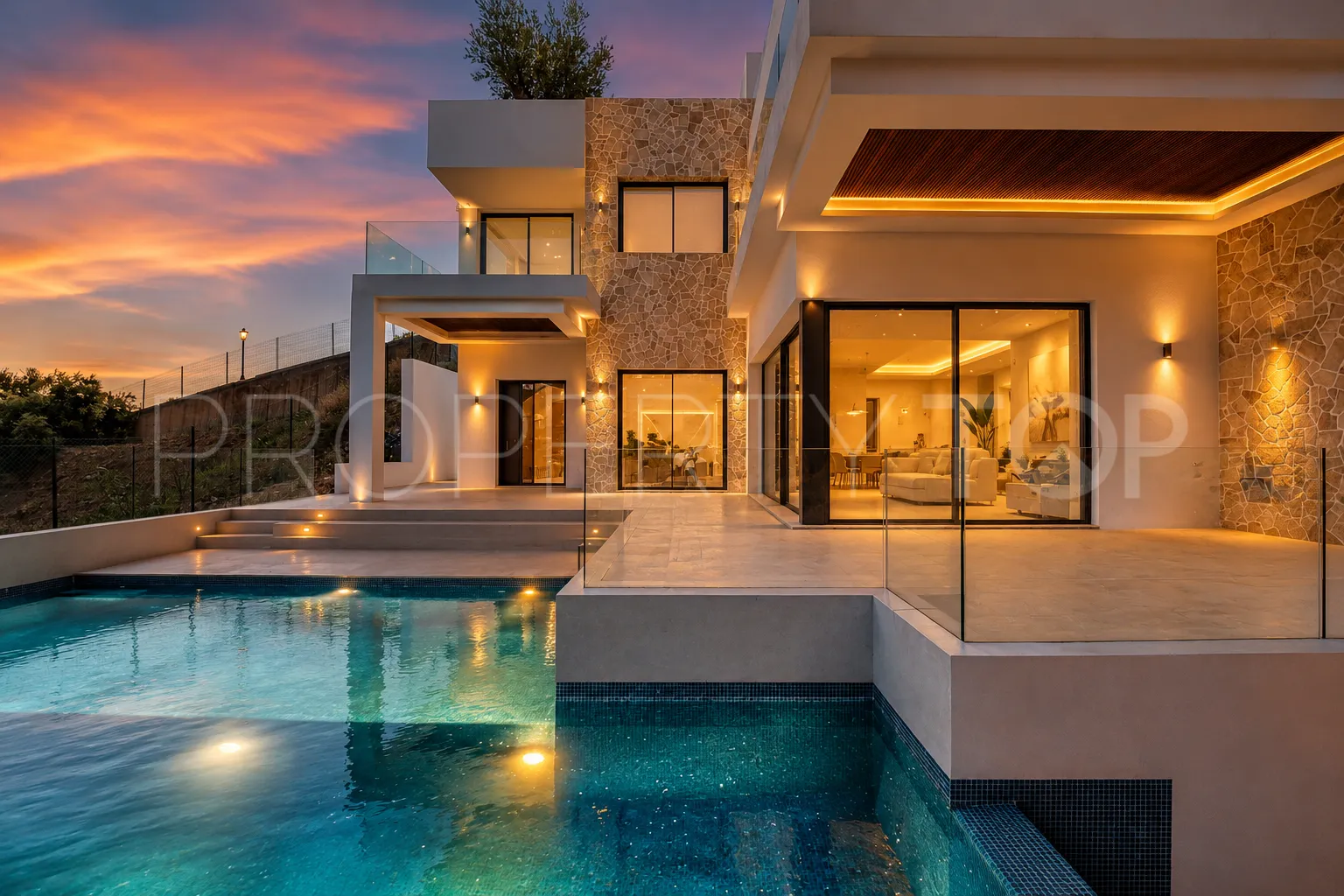 4 bedrooms villa for sale in Elviria
