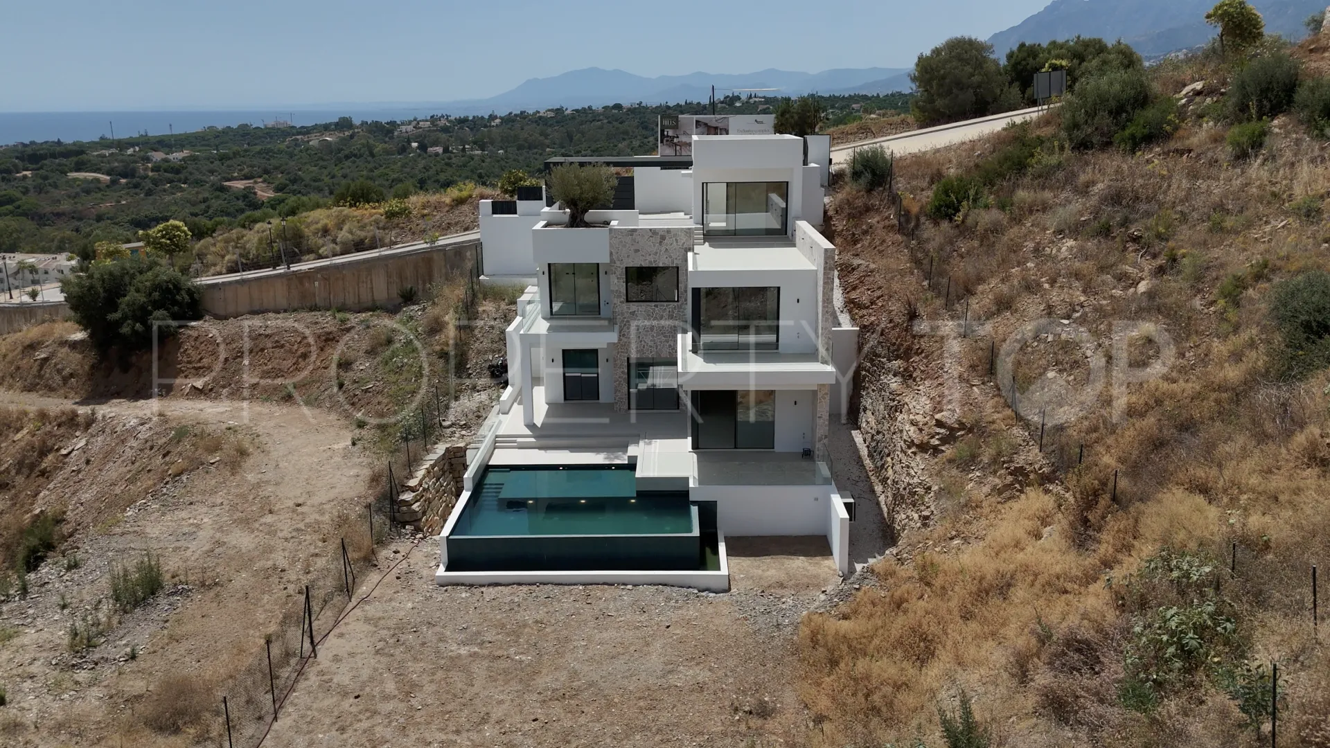 4 bedrooms villa for sale in Elviria