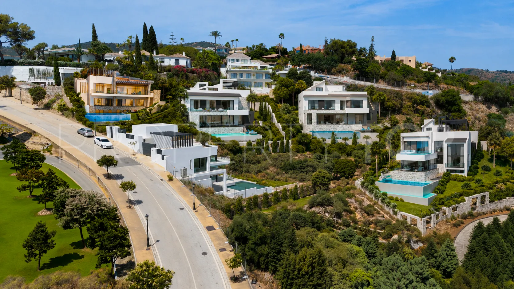 4 bedrooms villa for sale in Elviria