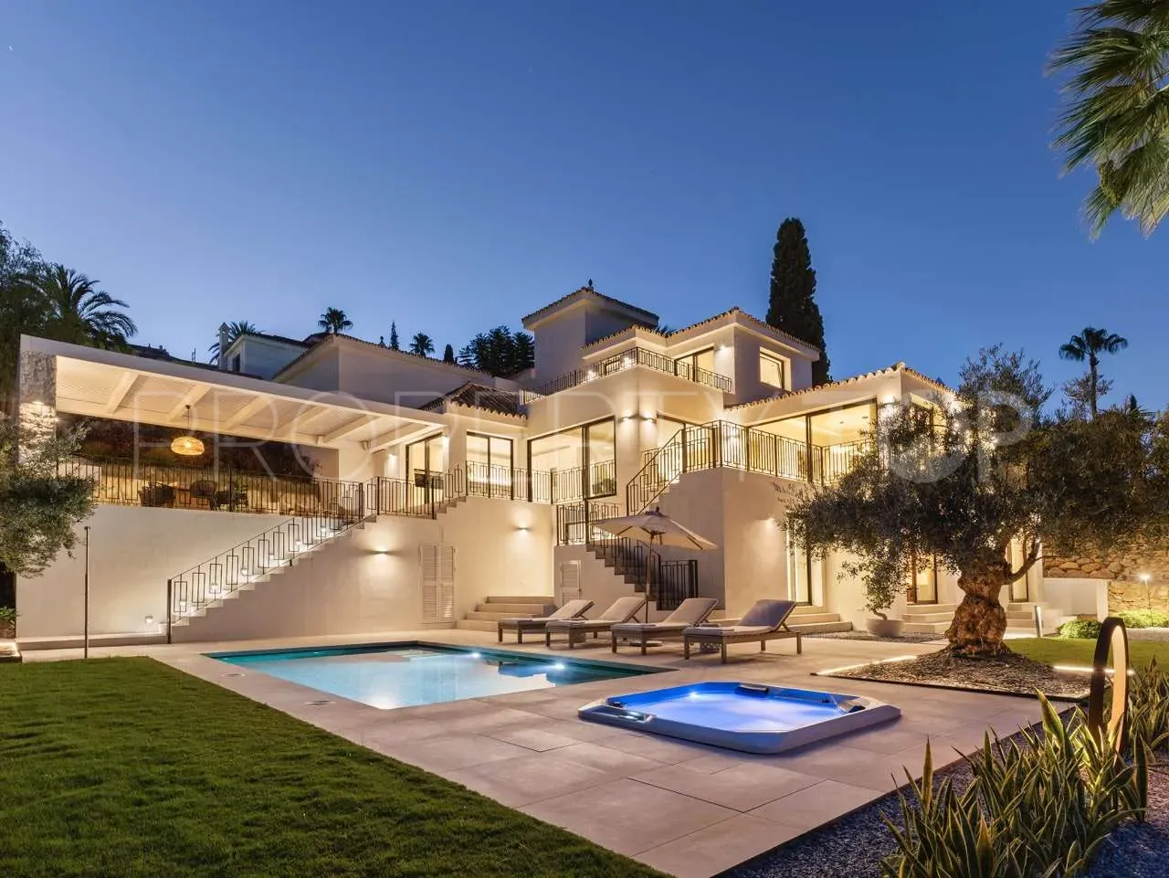For sale villa in Los Naranjos Hill Club with 4 bedrooms