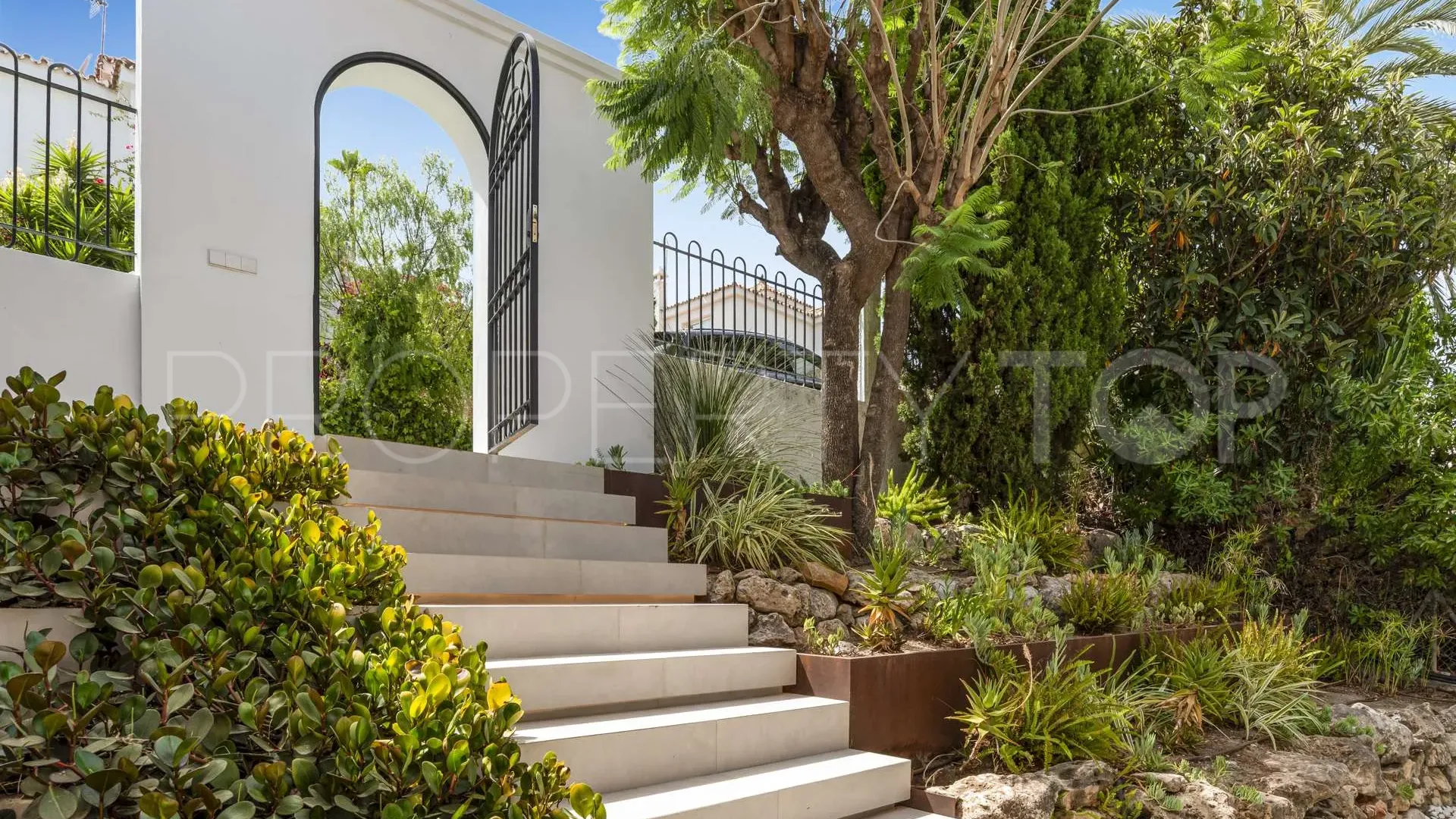 For sale villa in Los Naranjos Hill Club with 4 bedrooms