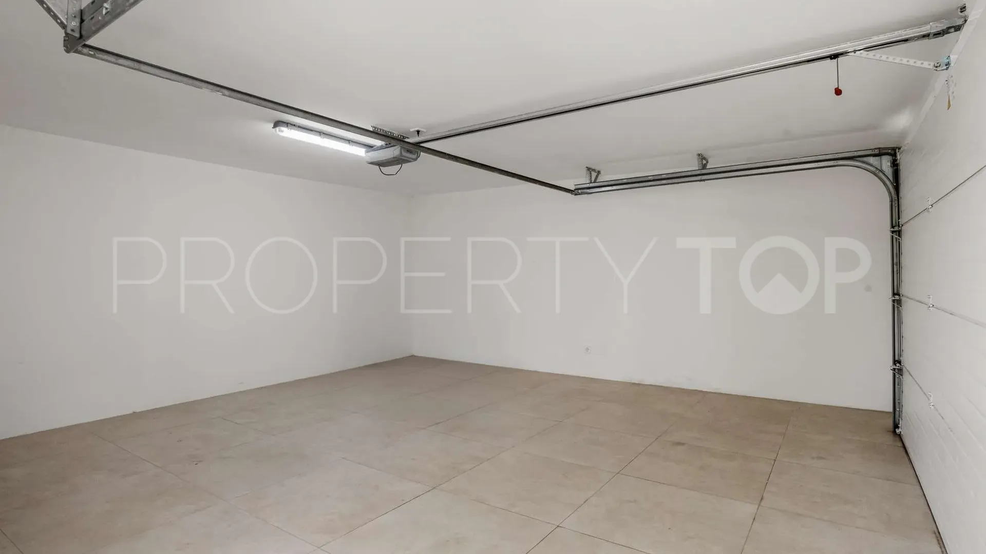 For sale villa in Los Naranjos Hill Club with 4 bedrooms