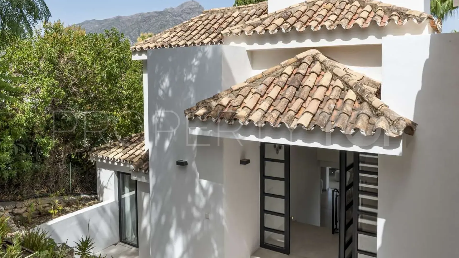For sale villa in Los Naranjos Hill Club with 4 bedrooms