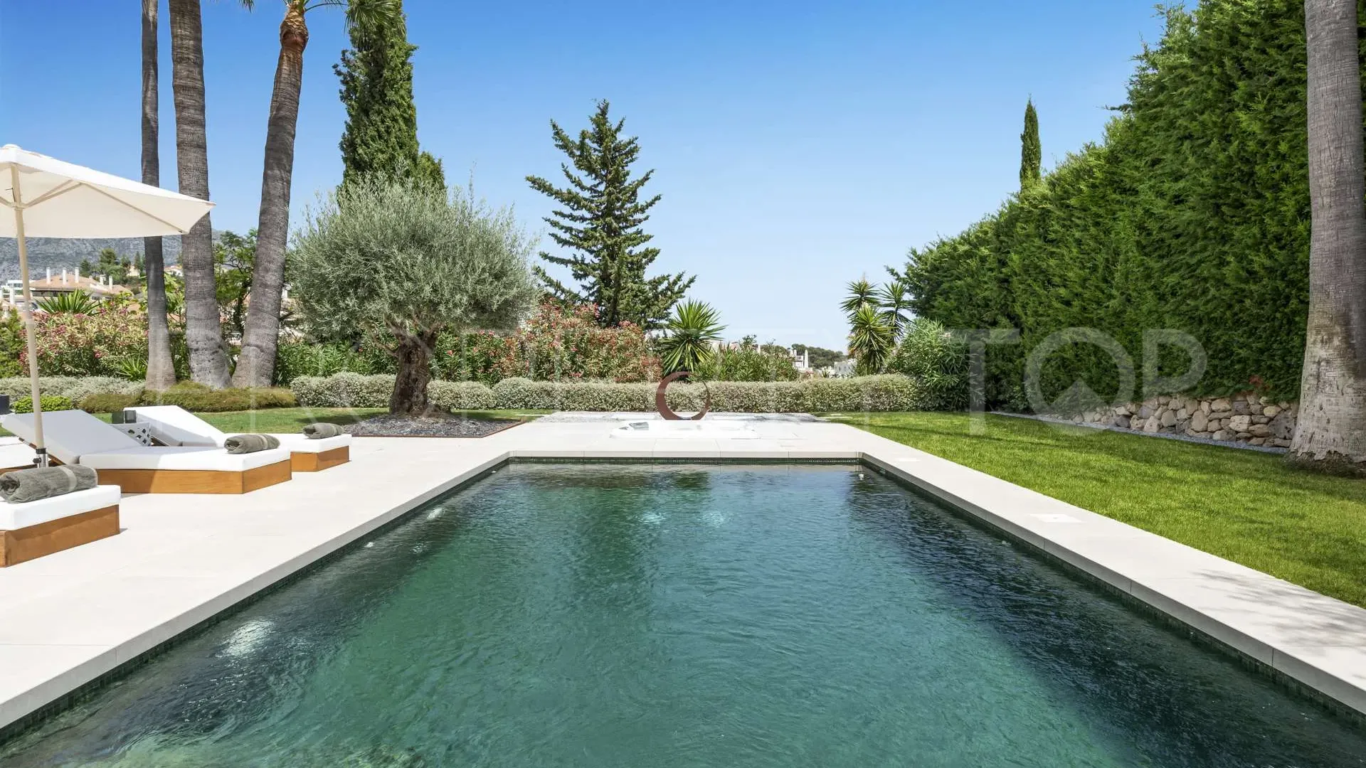 For sale villa in Los Naranjos Hill Club with 4 bedrooms
