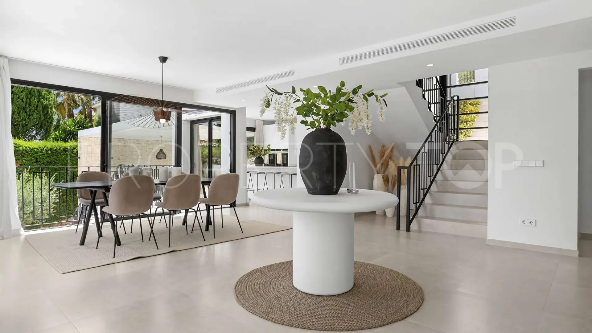 For sale villa in Los Naranjos Hill Club with 4 bedrooms