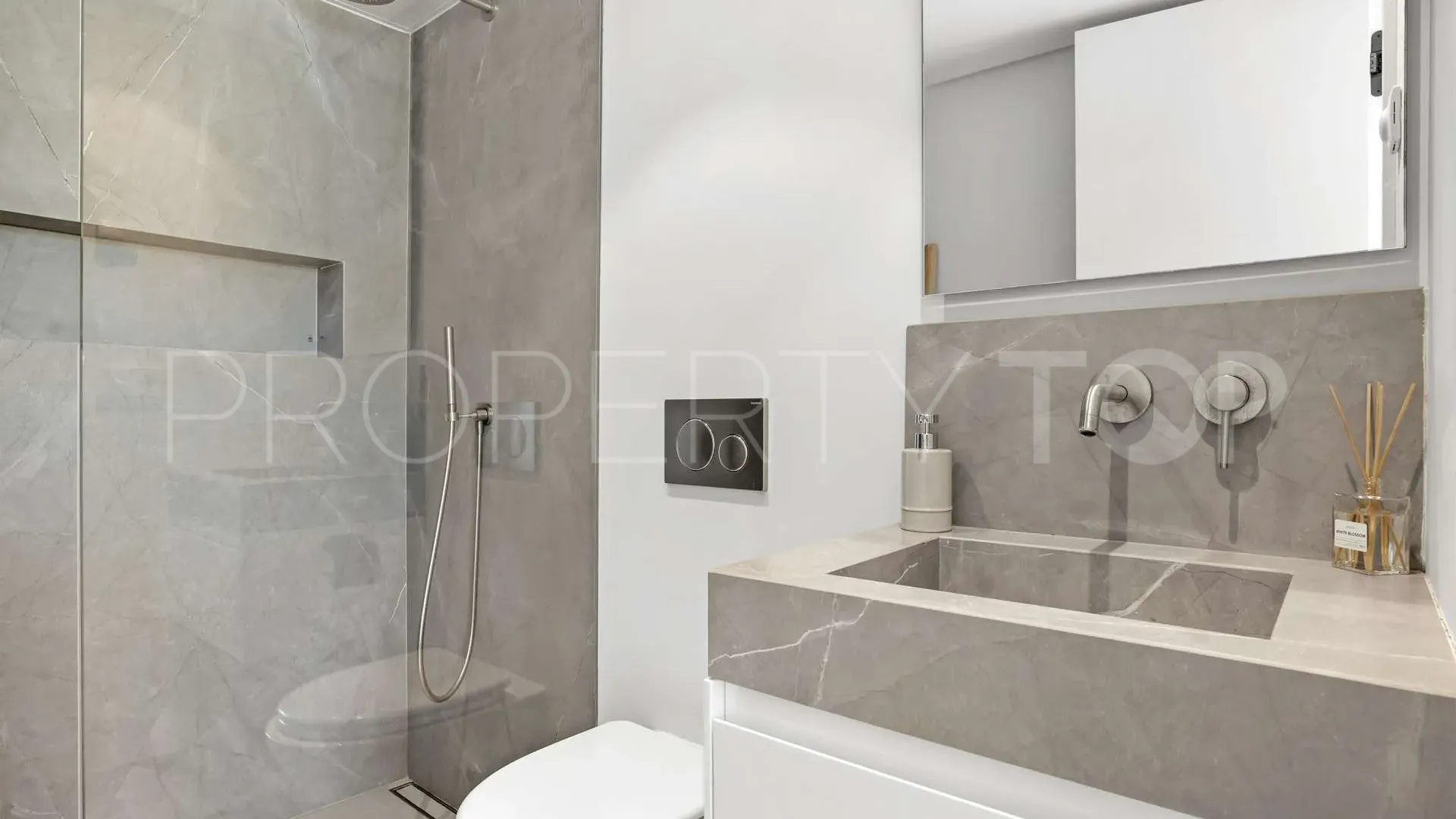 For sale villa in Los Naranjos Hill Club with 4 bedrooms
