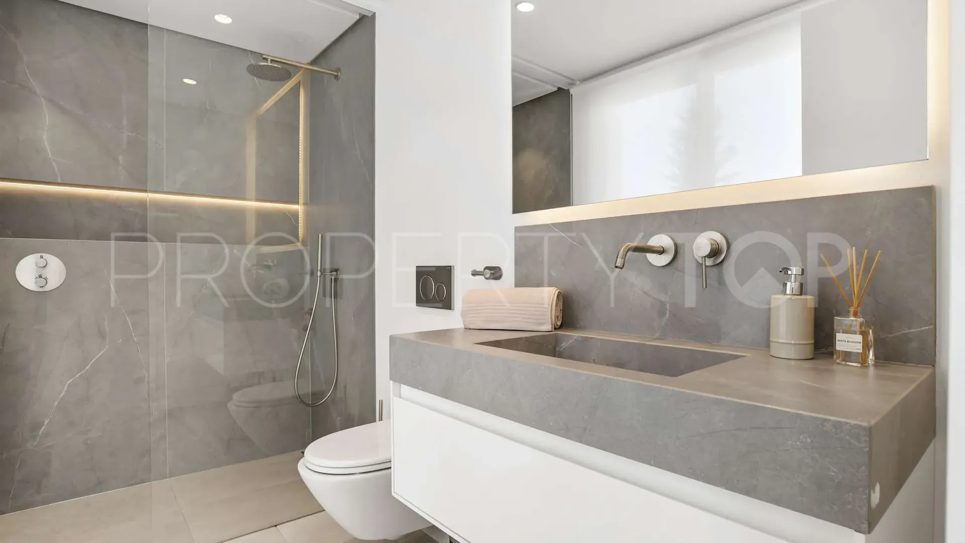 For sale villa in Los Naranjos Hill Club with 4 bedrooms