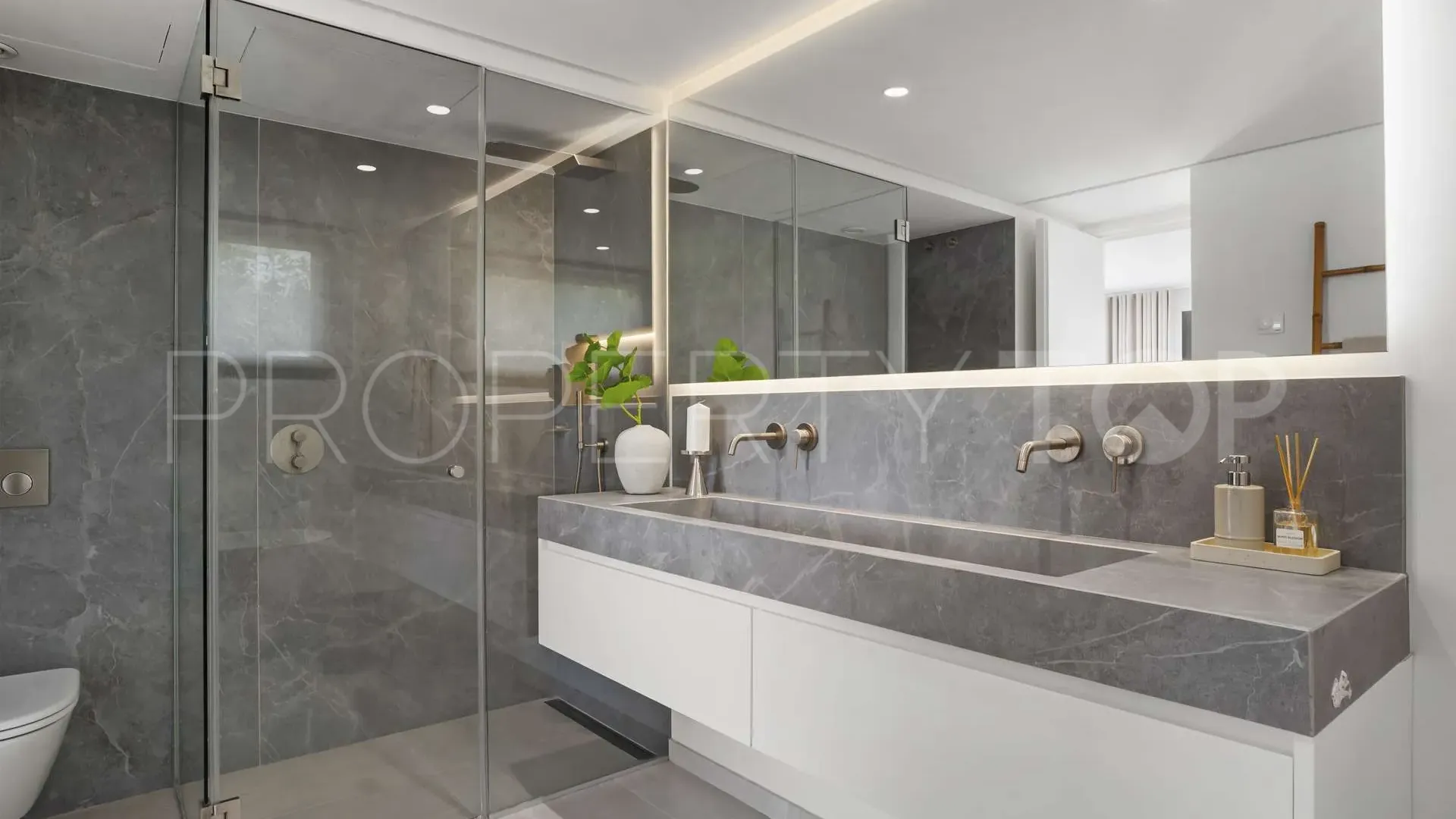 For sale villa in Los Naranjos Hill Club with 4 bedrooms