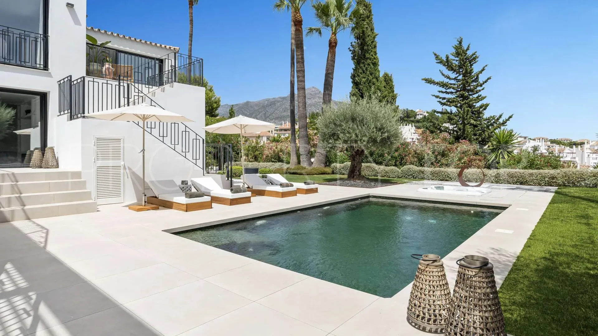 For sale villa in Los Naranjos Hill Club with 4 bedrooms