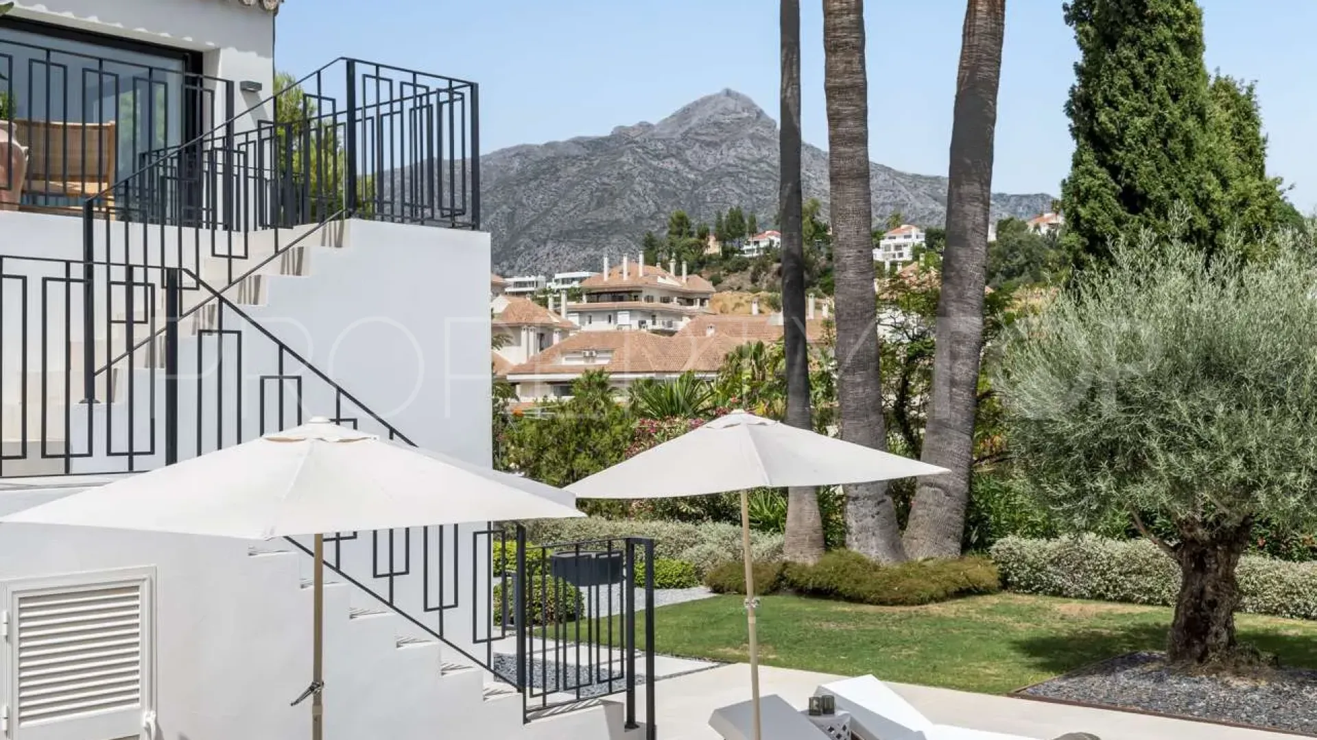 For sale villa in Los Naranjos Hill Club with 4 bedrooms