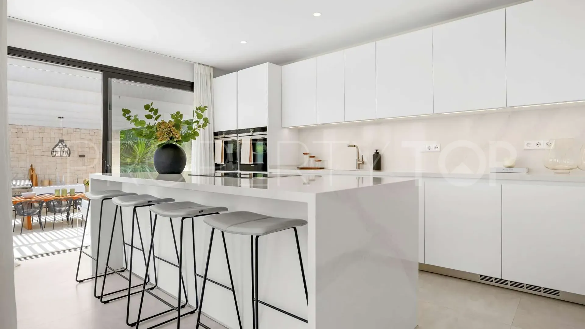 For sale villa in Los Naranjos Hill Club with 4 bedrooms