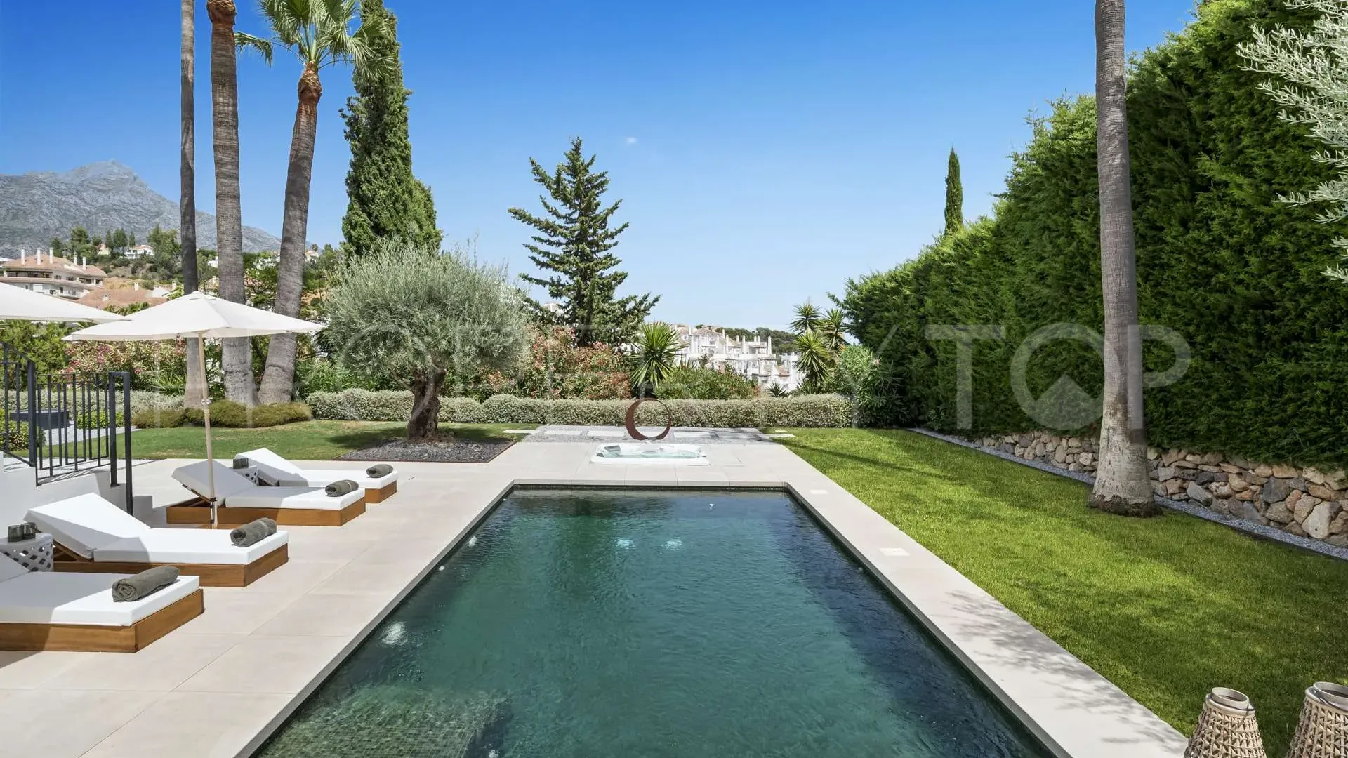 For sale villa in Los Naranjos Hill Club with 4 bedrooms