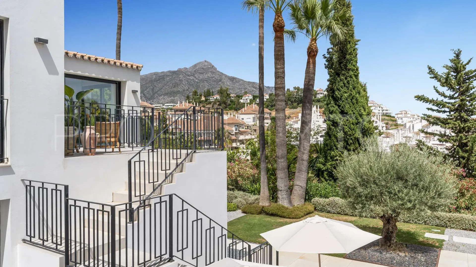 For sale villa in Los Naranjos Hill Club with 4 bedrooms