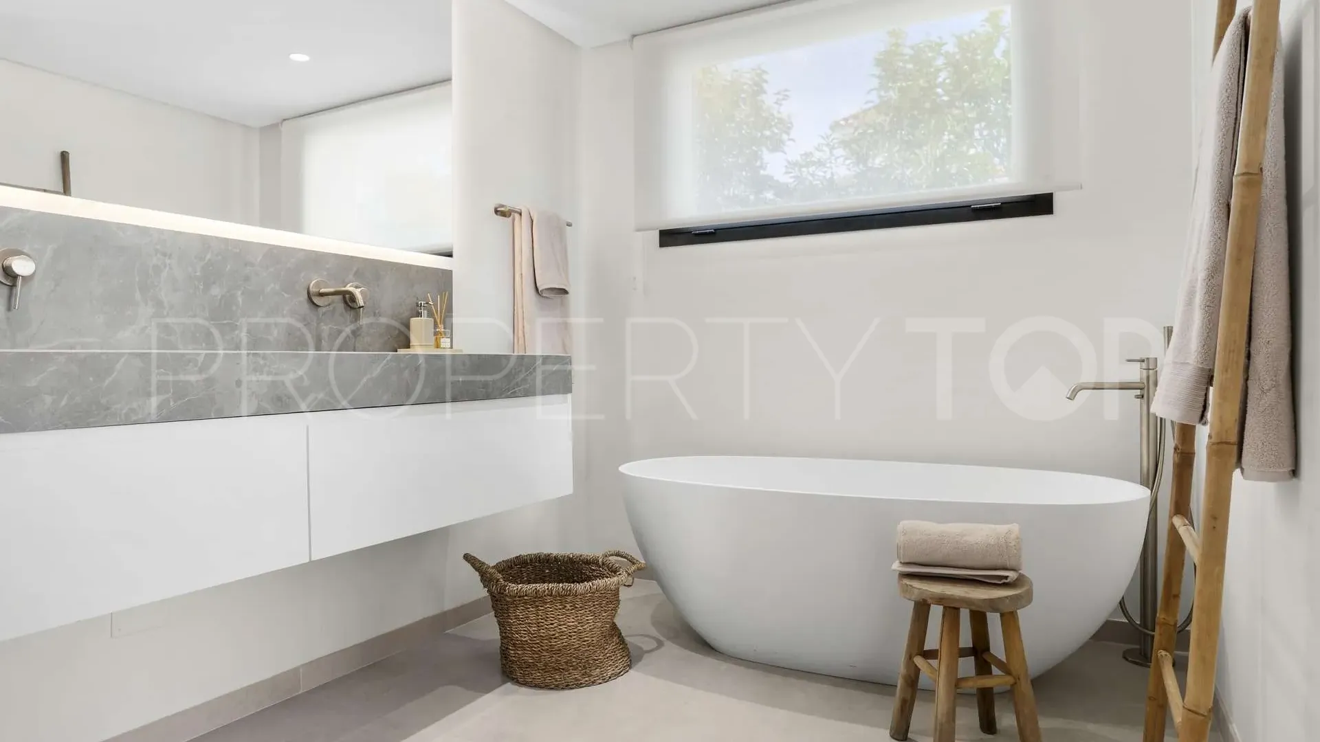 For sale villa in Los Naranjos Hill Club with 4 bedrooms