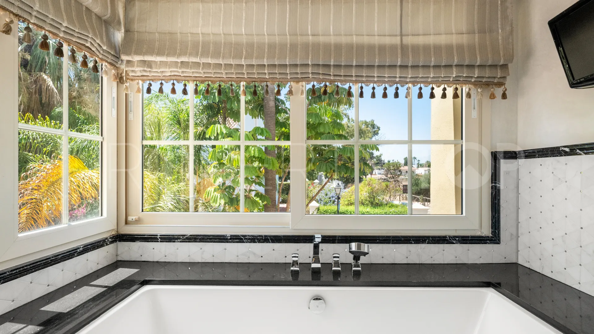 For sale Cortijo Blanco 5 bedrooms villa