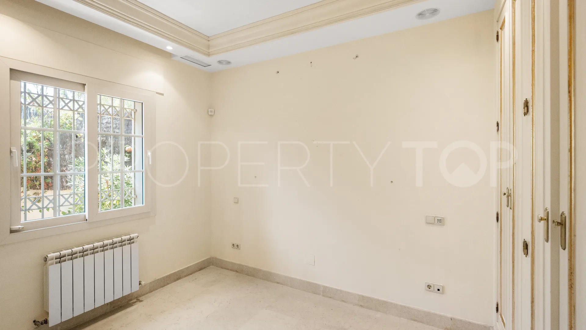For sale Cortijo Blanco 5 bedrooms villa