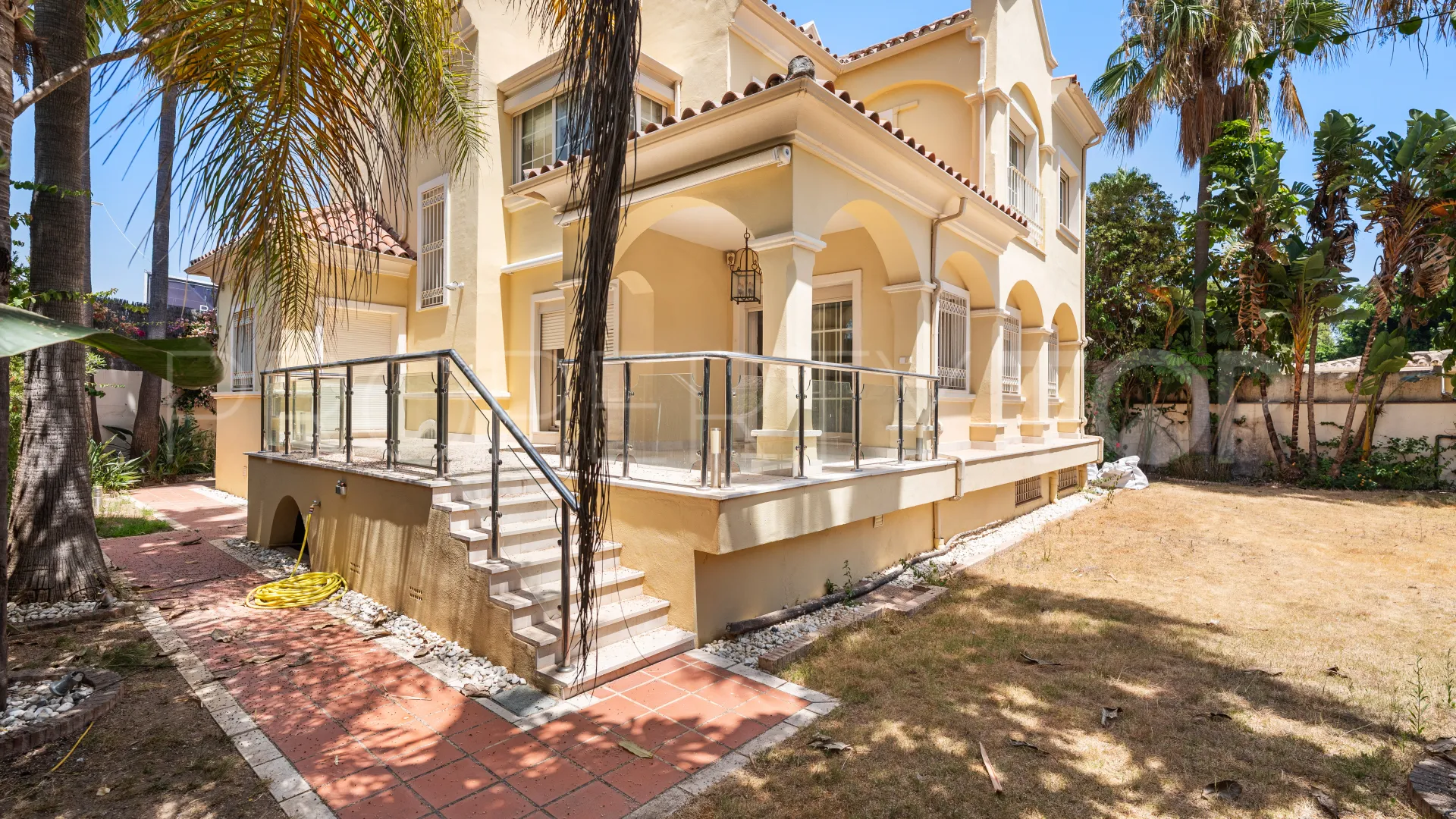 For sale Cortijo Blanco 5 bedrooms villa