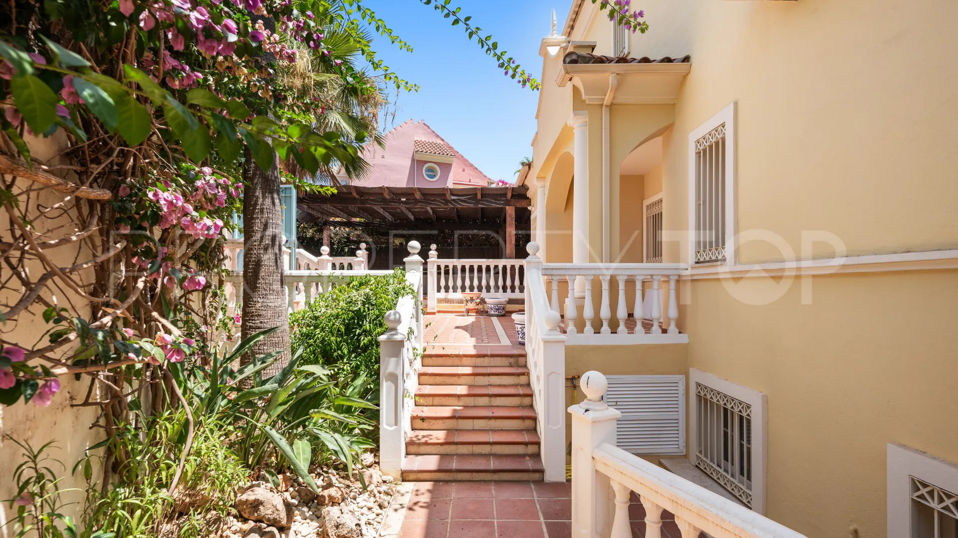 For sale Cortijo Blanco 5 bedrooms villa