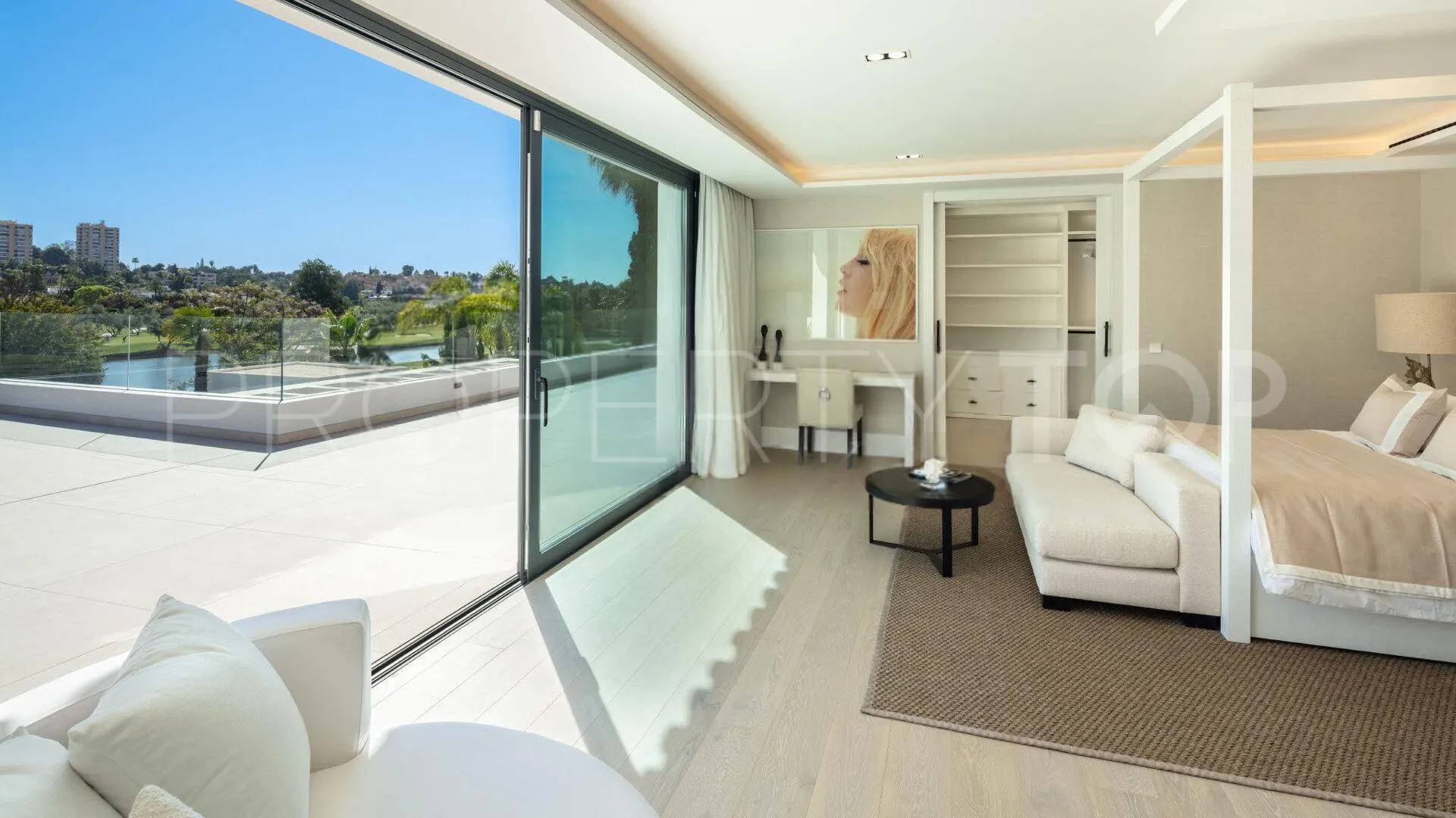For sale villa in Nueva Andalucia with 5 bedrooms