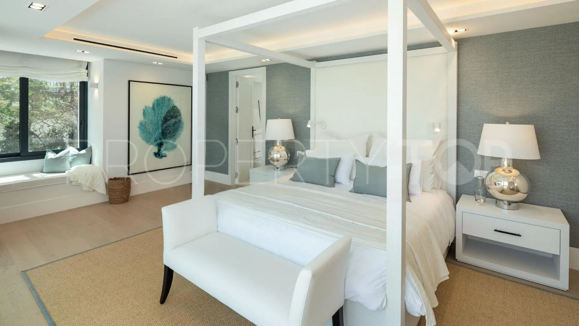 For sale villa in Nueva Andalucia with 5 bedrooms