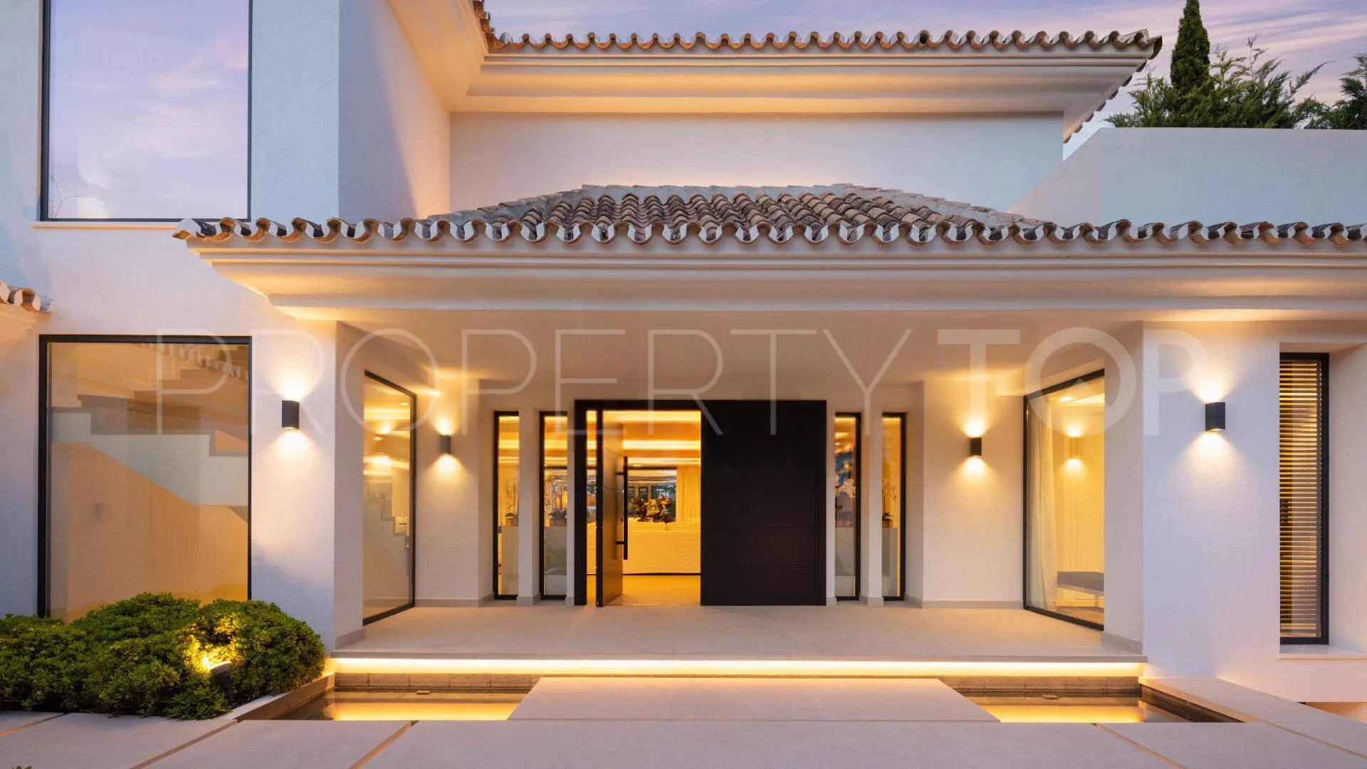 For sale villa in Nueva Andalucia with 5 bedrooms