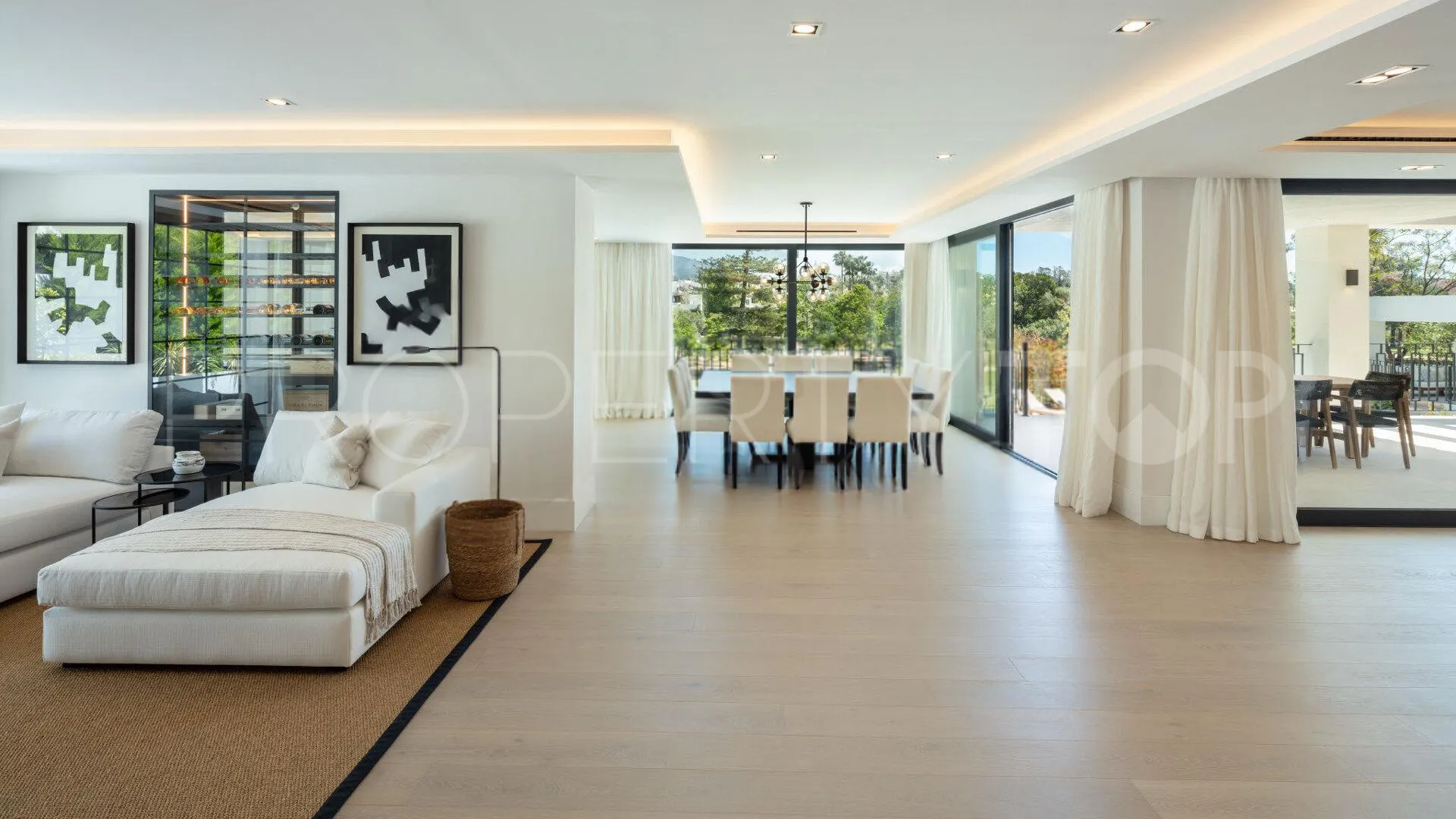 For sale villa in Nueva Andalucia with 5 bedrooms