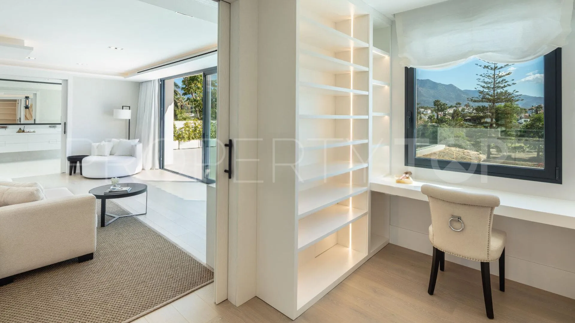 For sale villa in Nueva Andalucia with 5 bedrooms