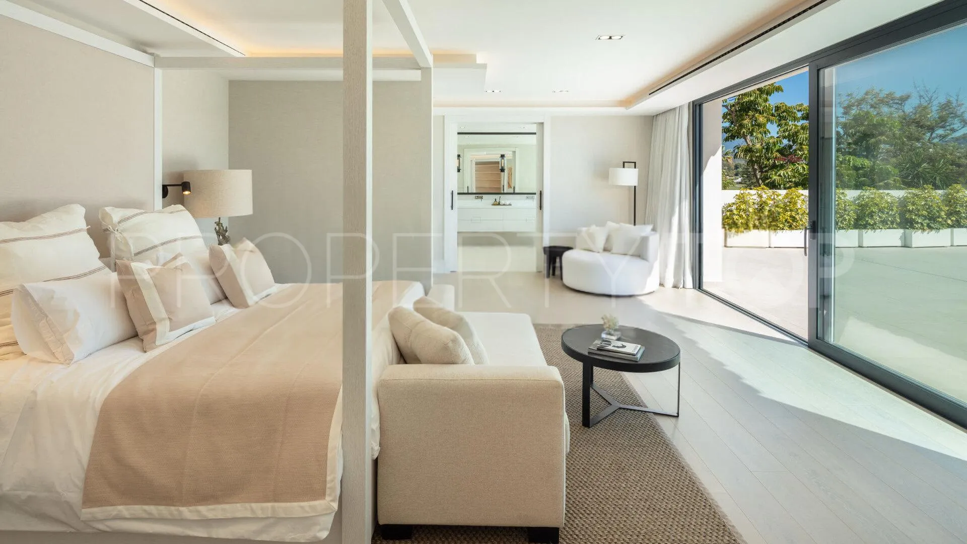 For sale villa in Nueva Andalucia with 5 bedrooms