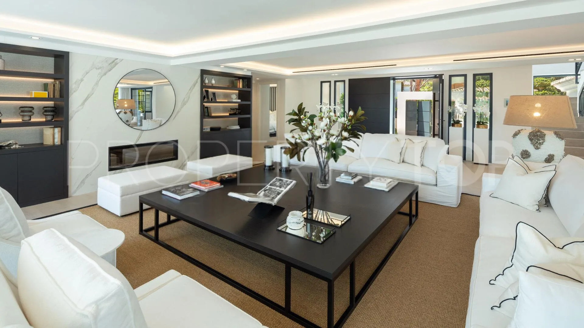 For sale villa in Nueva Andalucia with 5 bedrooms