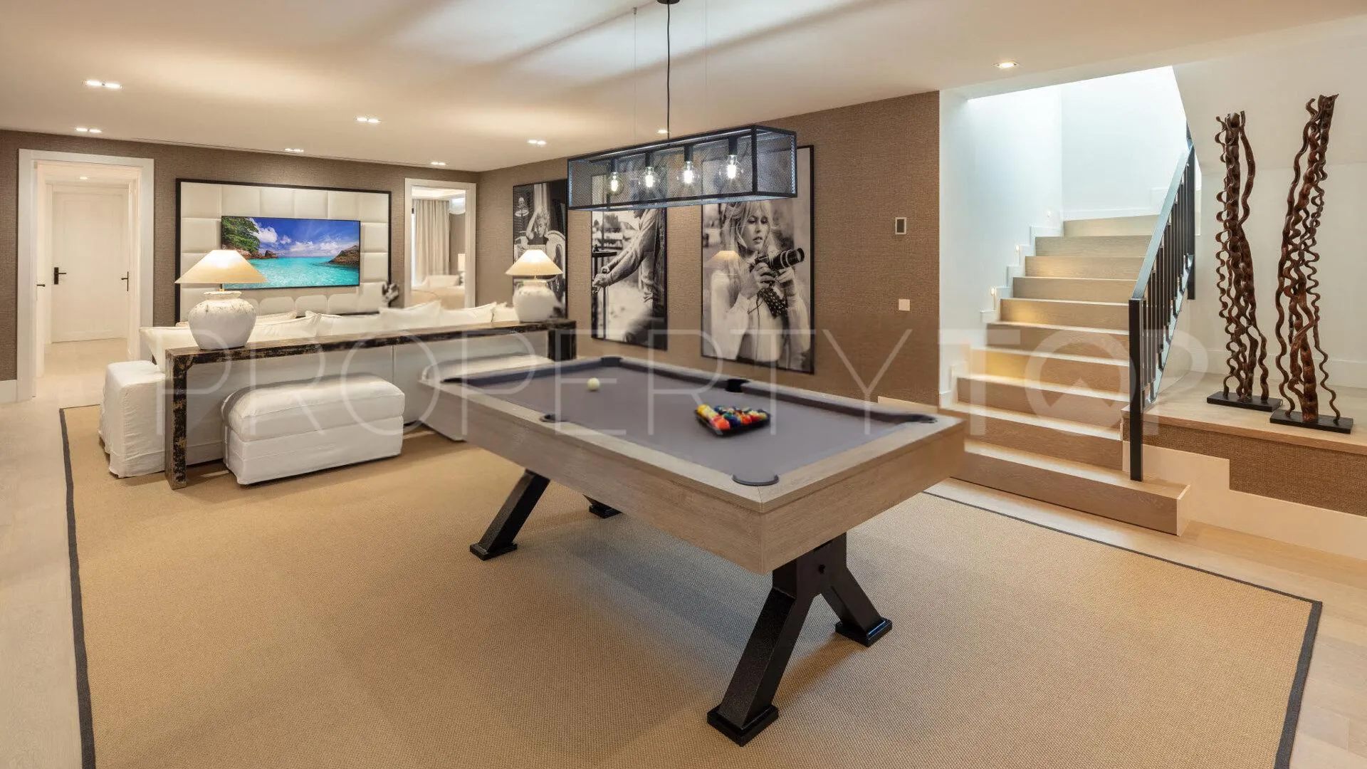 For sale villa in Nueva Andalucia with 5 bedrooms
