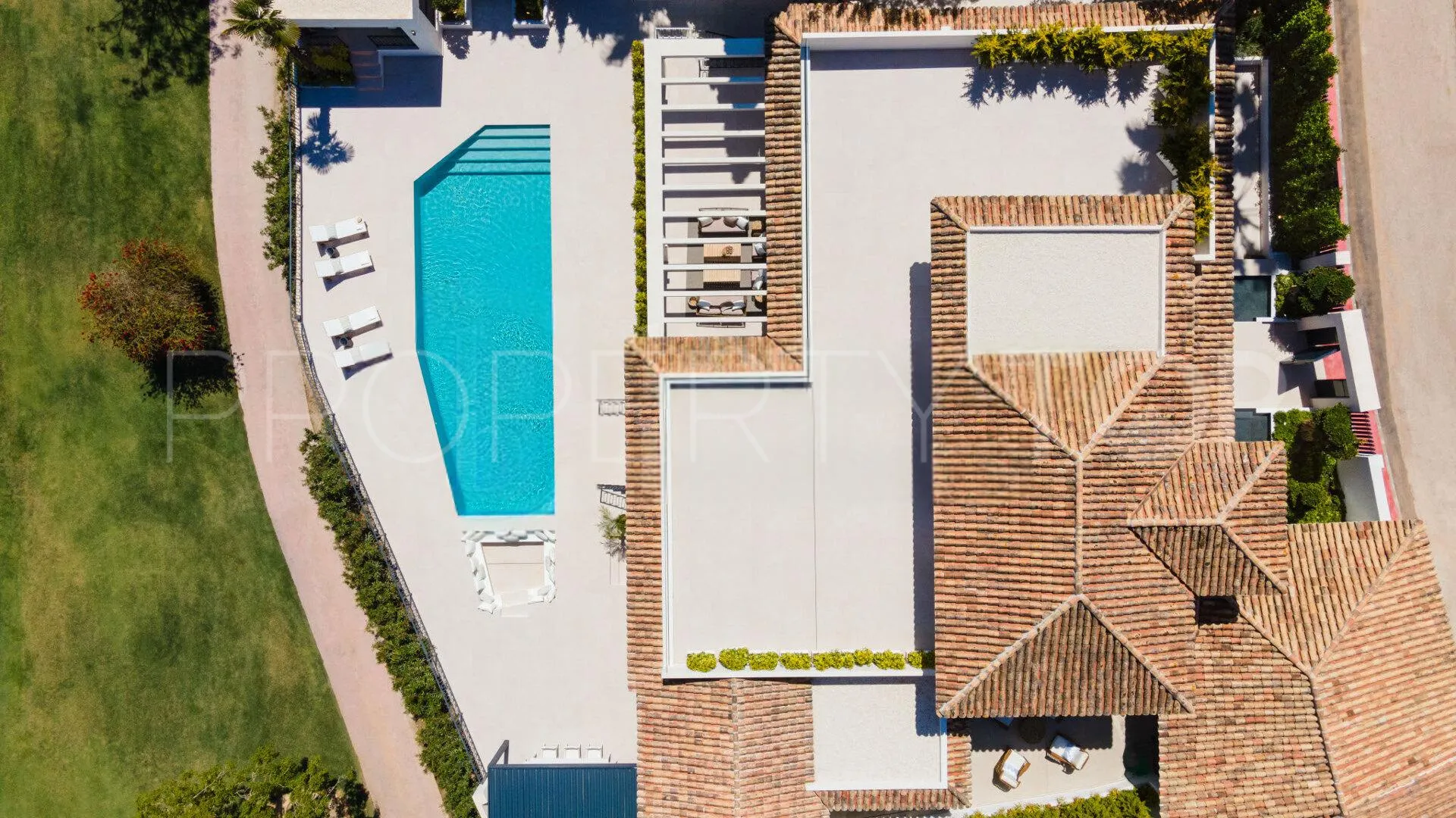 For sale villa in Nueva Andalucia with 5 bedrooms