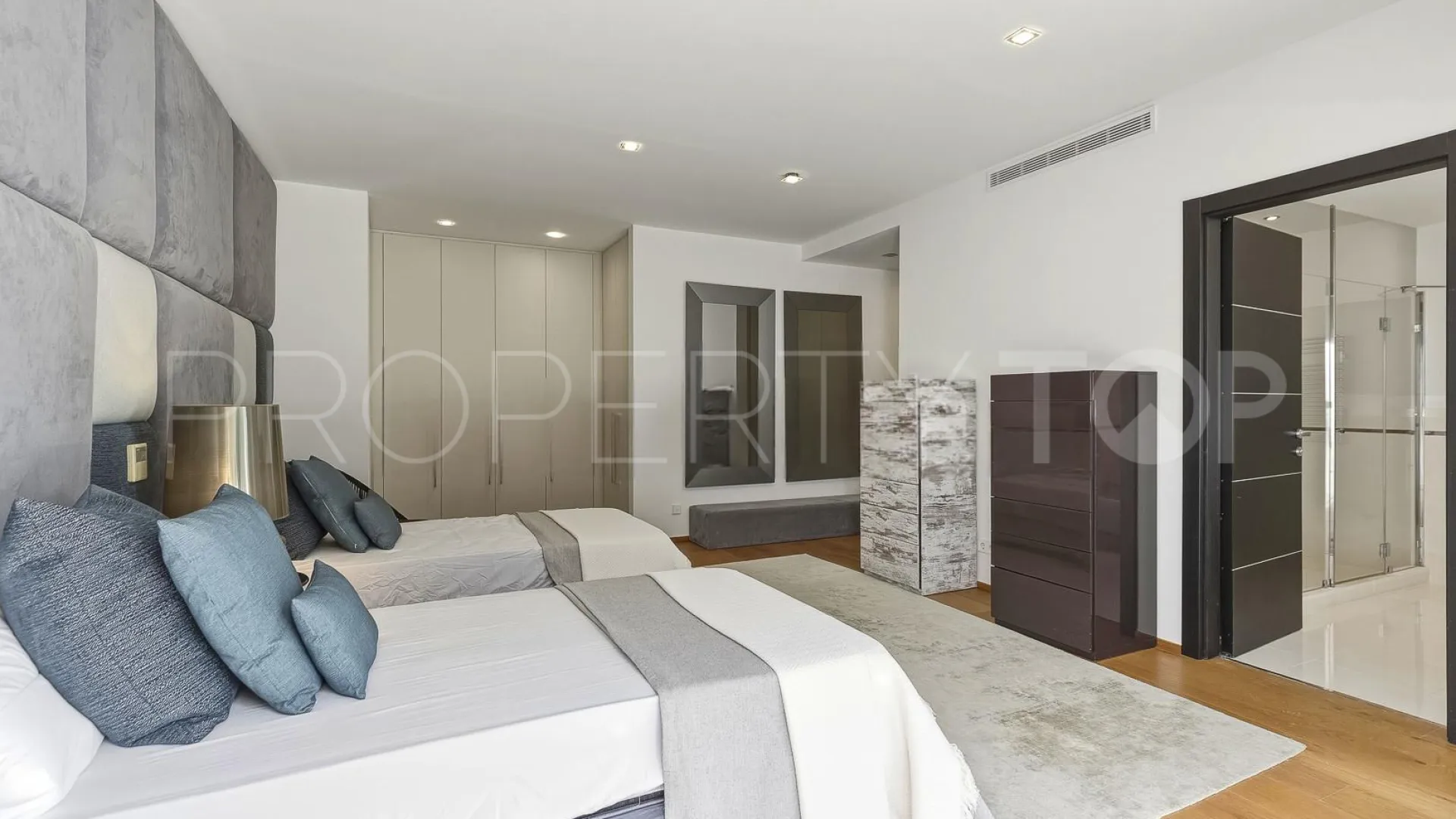 For sale town house in Sierra Blanca
