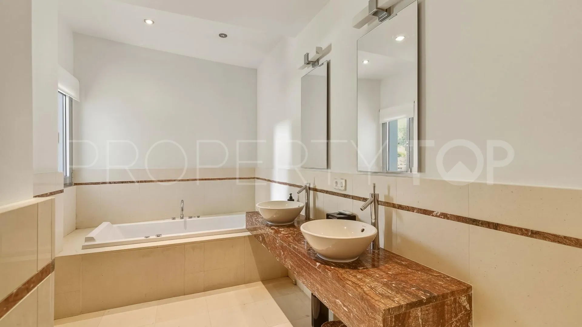 For sale town house in Sierra Blanca