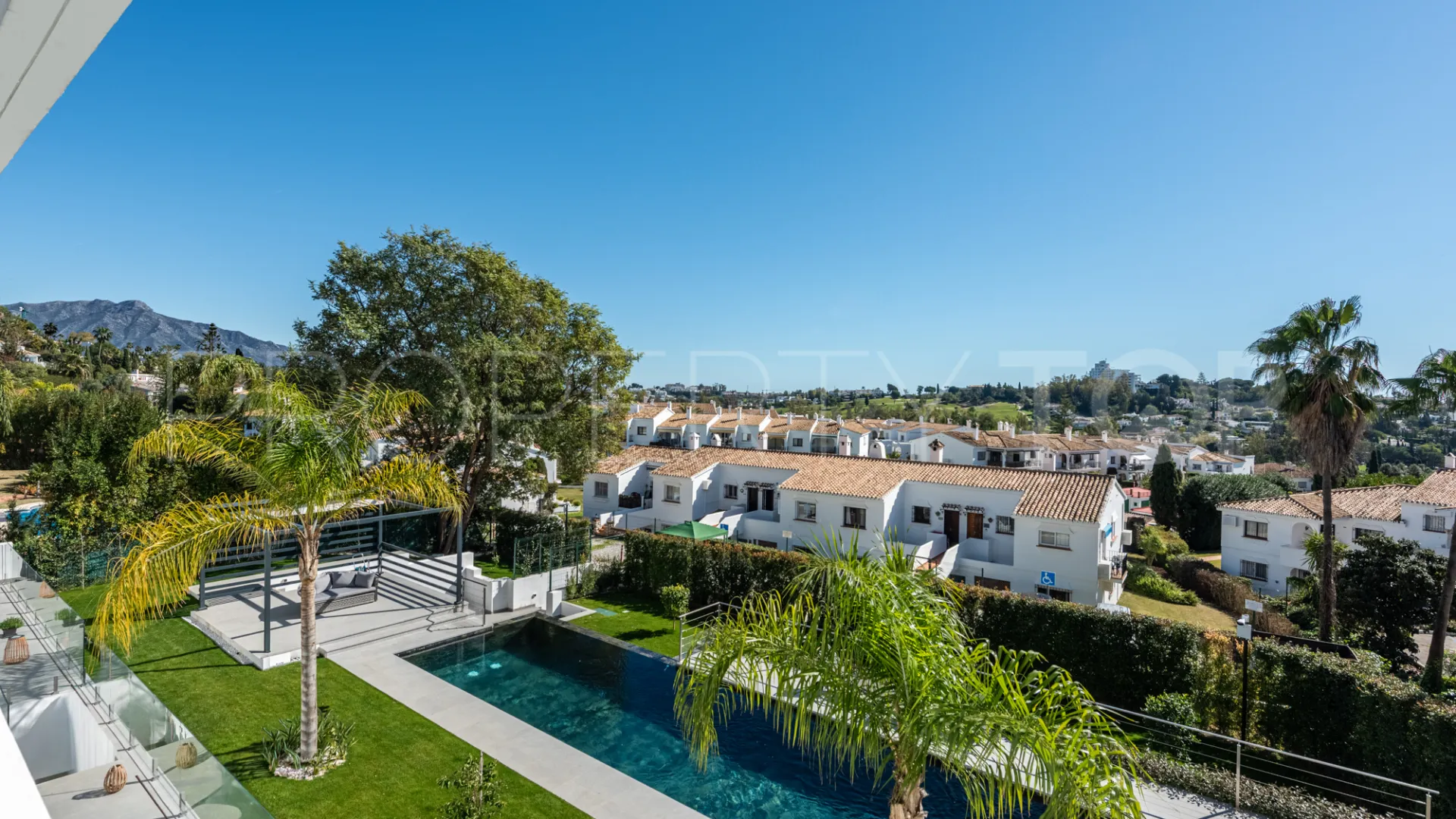 For sale villa in Paraiso Alto