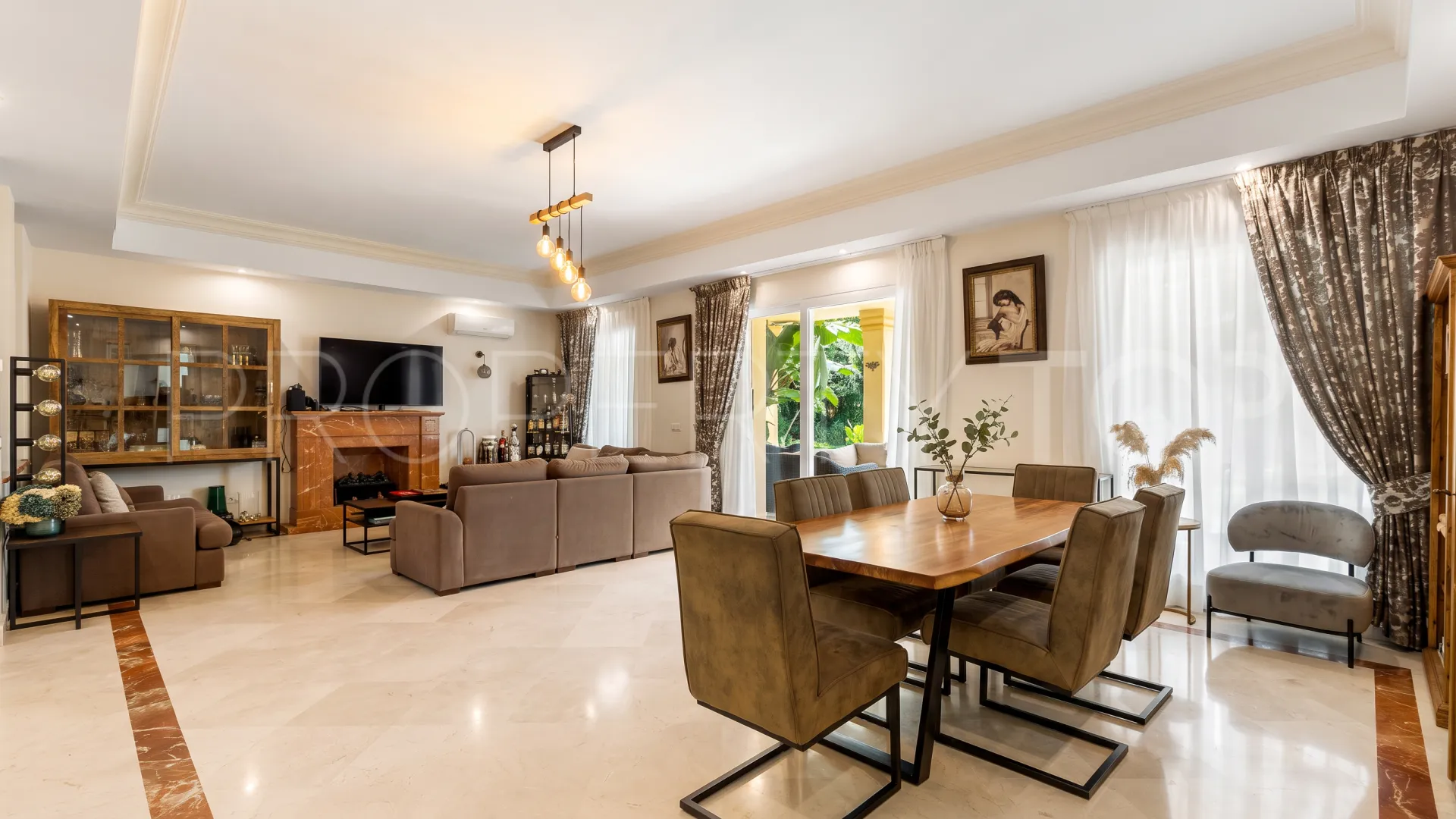 Comprar villa en Nueva Andalucia de 5 dormitorios